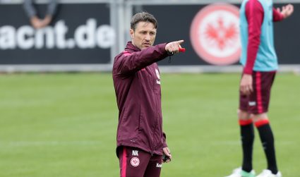Trainer Niko Kovac will den Klassenerhalt am Wochenende eintüten.