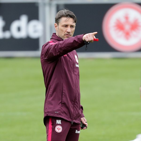 Trainer Niko Kovac will den Klassenerhalt am Wochenende eintüten.