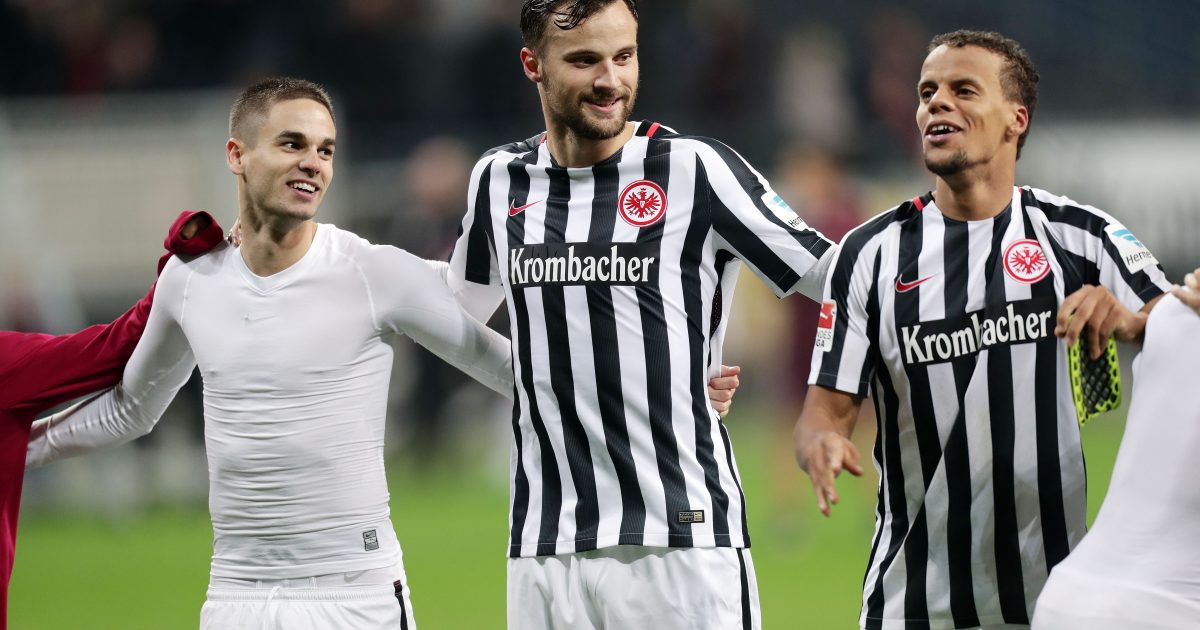  Haris Seferovic fühlt sich sichtlich wohl mit Mijat Gacinovic und Timothy Chandler.