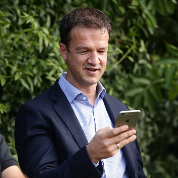  Fredi Bobic ist aufgrund der bisherigen Aktivitäten auf dem Transfermarkt zuversichtlich für die kommende Saison.