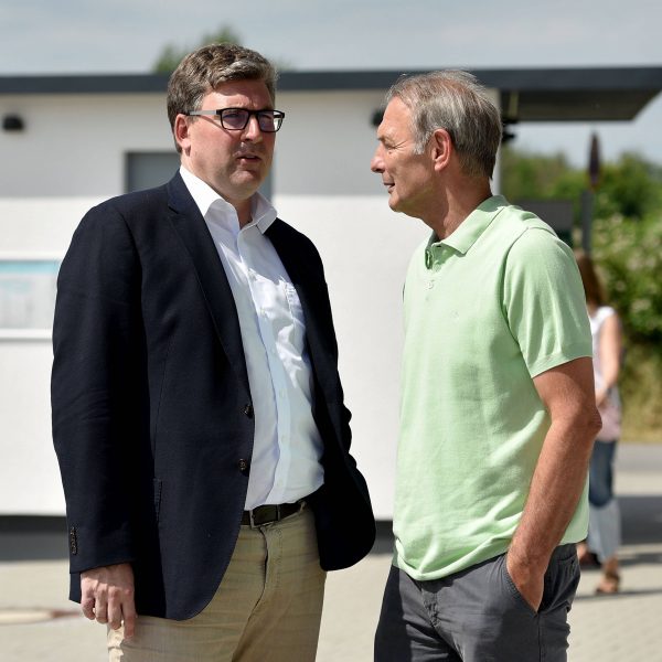  Axel Hellmann und Charly Körbel werden in Zukunft noch enger kooperieren. (Foto: Imago/Jan Hübner)