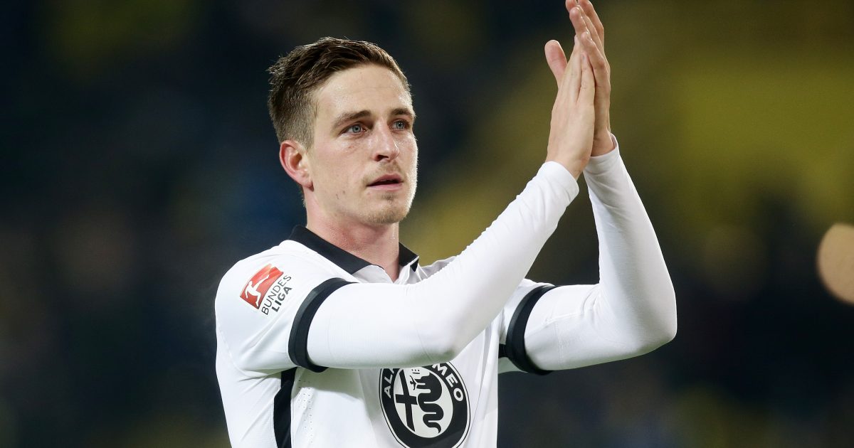  Oczipka verlässt die Eintracht und bedankt sich ein letztes Mal bei den Eintracht-Fans.