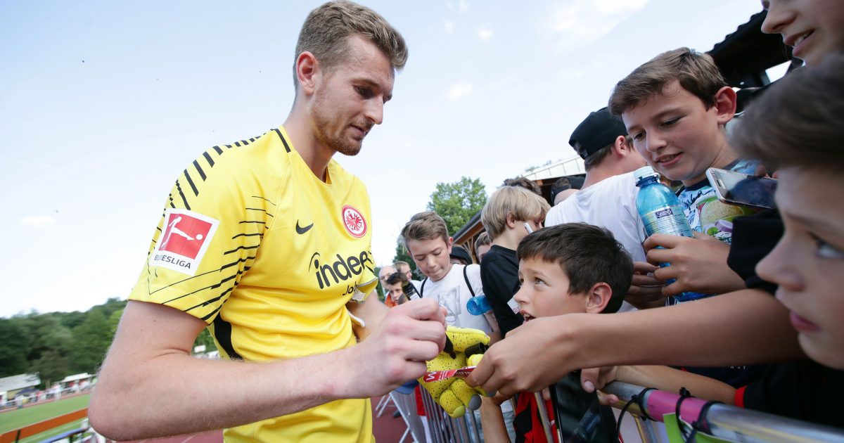  Lukas Hradecky will weiterhin die Nähe zu den Fans bewahren.