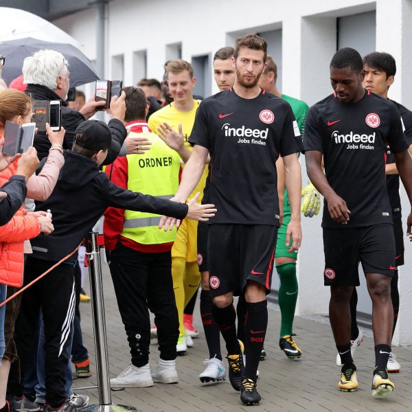  David Abraham geht bei der Eintracht vorneweg.