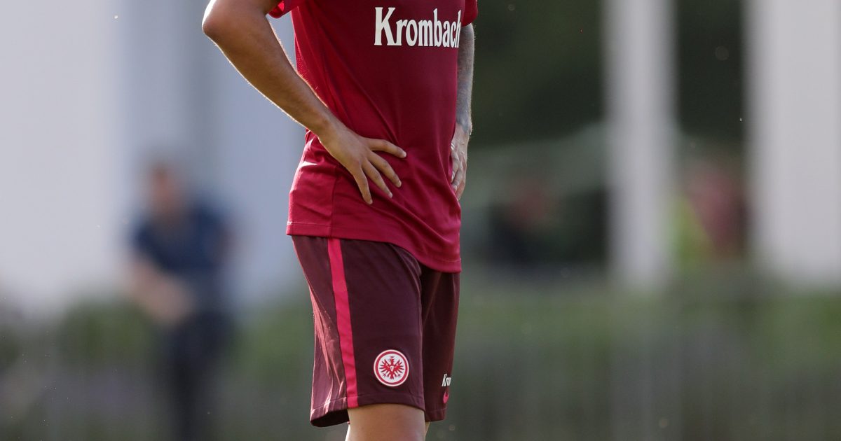  Ratlosigkeit bei Omar Mascarell. Der Spanier muss nach langem Hin und Her nun unters Messer.