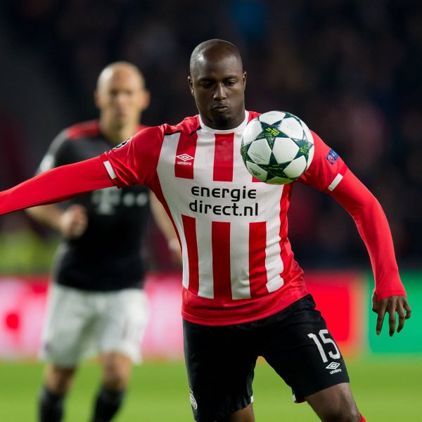  Jetro Willems und im Hintergrund Arjen Robben: Die Kollegen aus der Nationalelf dürften sich demnächst auch in der Bundesliga begegnen. (Foto: imago/DeFodi)