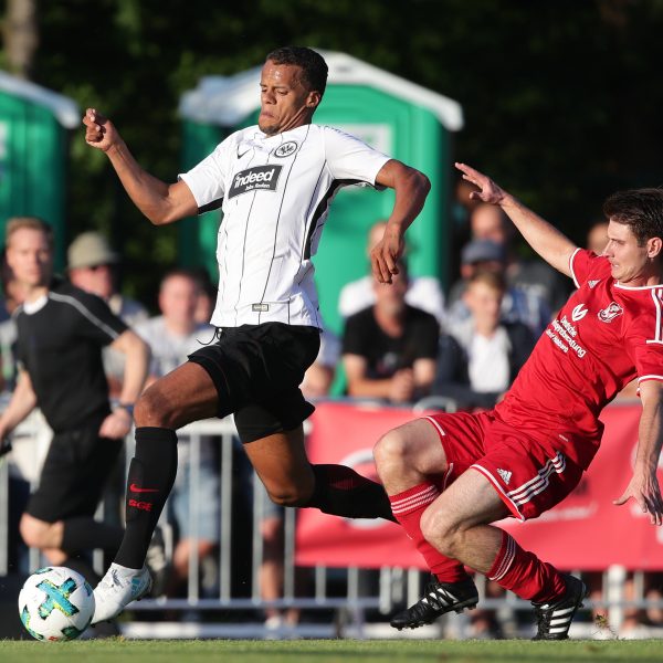  Timothy Chandler eröffnete mit seinem sehenswerten Treffer den Torreigen in der zweiten Halbzeit.