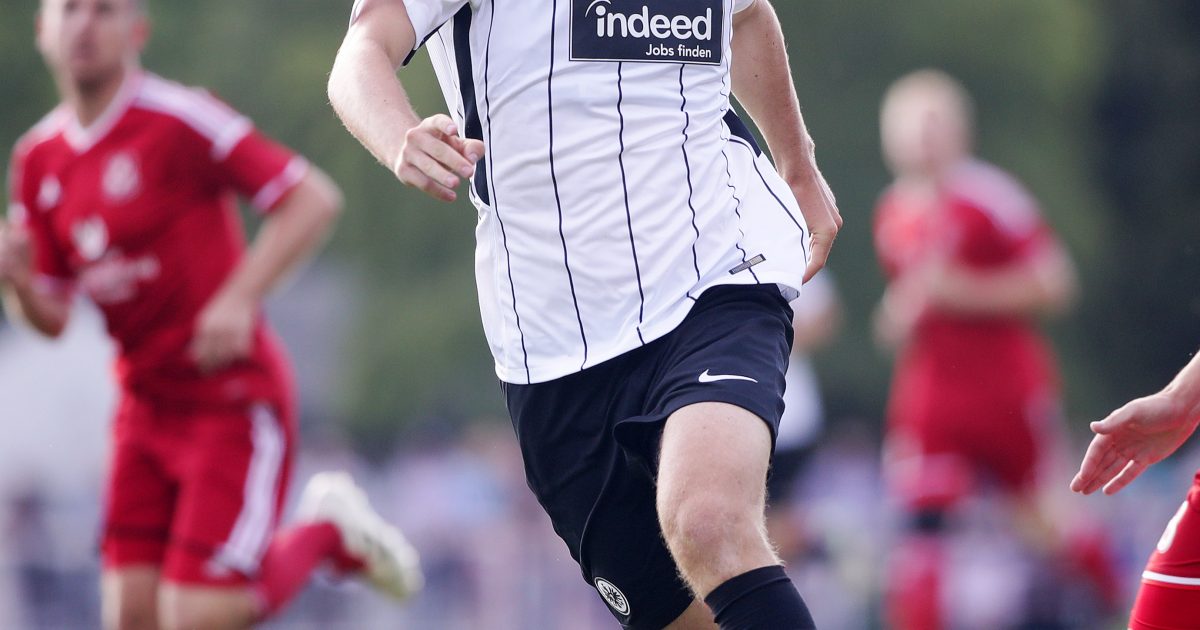  Max Besuschkow fühlt sich bei der SGE sichtlich wohl