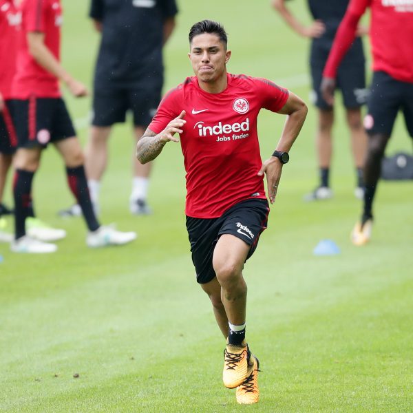  Carlos Salcedo ist für diese Saison an die SGE ausgeliehen.