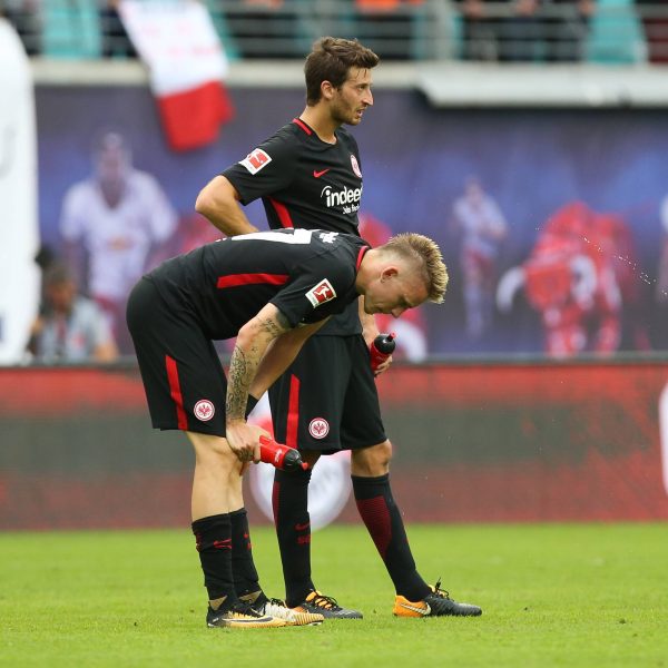  Marius Wolf und David Abrahm sind über die Niederlage enttäuscht. (Bild: imago/Christian Schroedter)