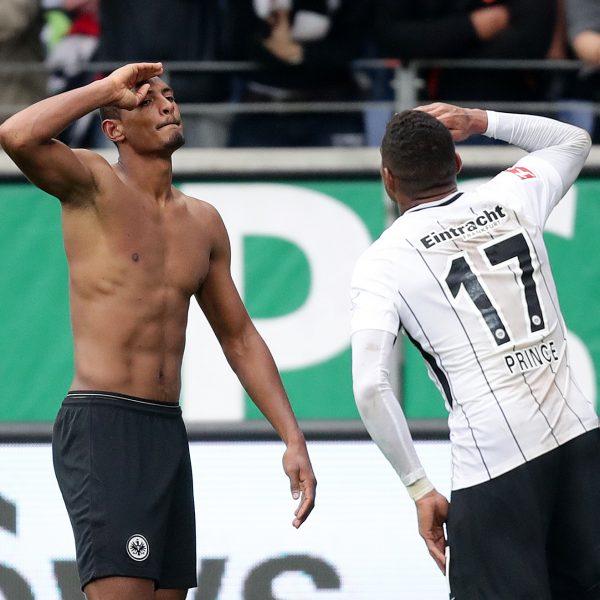  Haller bejubelt mit Boateng seinen Treffer in der letzten Minute der Nachspielzeit