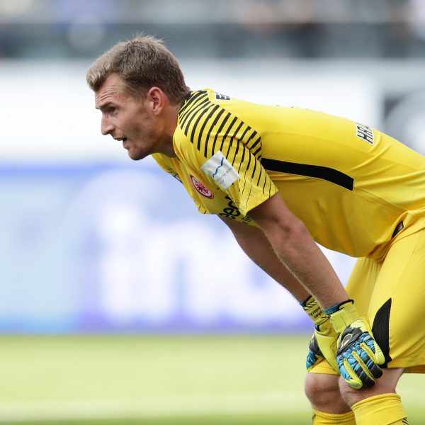  Bruno Hübner lässt keine Kritik an Lukas Hradecky aufkommen.