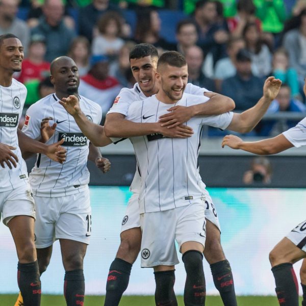  Der Jubel kannte bei Spielern, Fans und Verantwortlichen nach dem späten Siegtreffer keine Grenzen. (Foto: imago/Nordphoto)