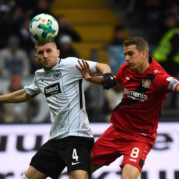  In einer umkämpften Partie konnte die Eintracht ein Null-zu-Null in die Pause retten. (Foto: imago/Jan Huebner)