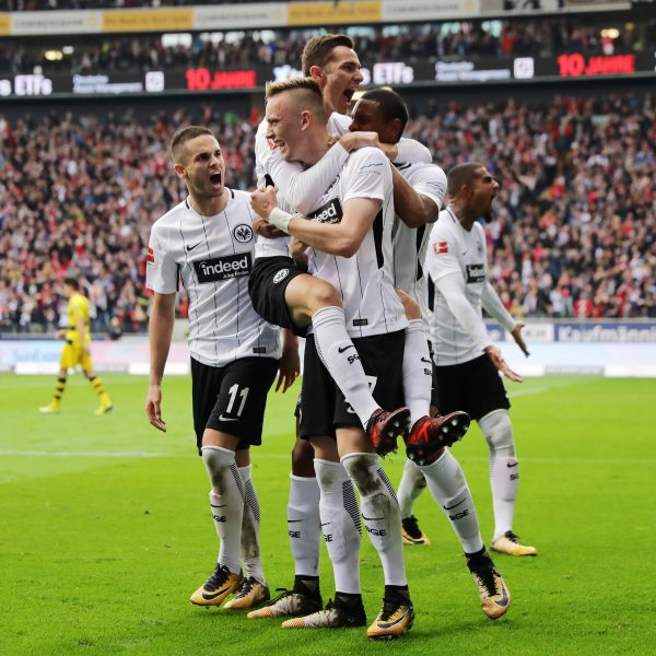  Der Jubel nach Marius Wolfs erstem Bundesligatreffer und dem 2:2 gegen Borussia Dortmund war groß.