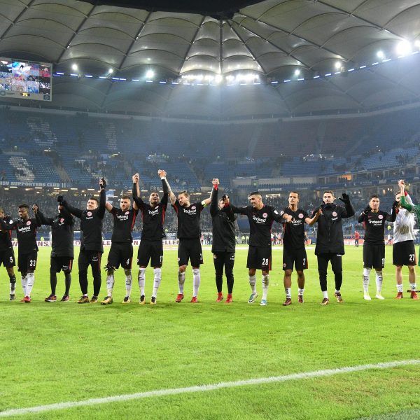  Wieder einmal war eine starke Mannschaftsleistung ausschlaggebend für den Sieg. Gemeinsam erkämpften sich die Spieler mit großer Leidenschaft den Sieg. (Bild: imago/Jan Huebner)