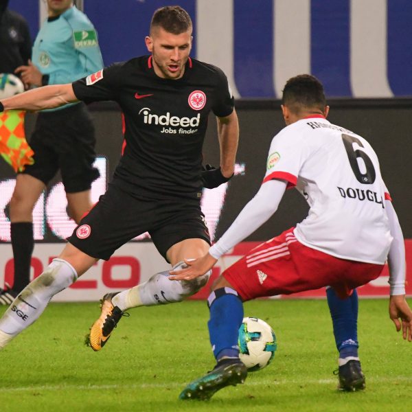  Ante Rebic machte teilweise was er wollte mit der Hamburger Defensive. (Bild: imago/Oliver Ruhnke)