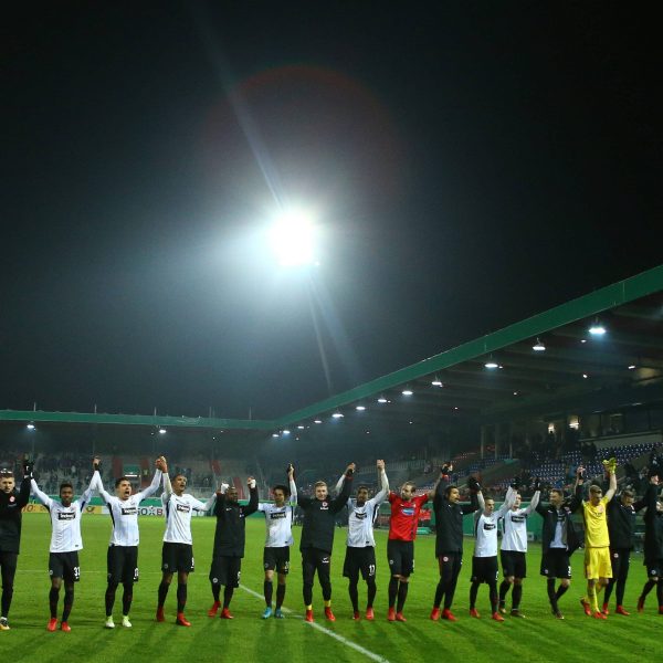  Große Erleichterung nach dem Kraftakt gegen den 1.FC Heidenheim. Nun kann man mit voller Vorfreude auf die Auslosung des Viertelfinales blicken (Bild: imago/Jan Hübner)