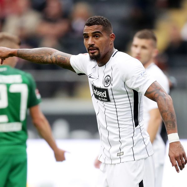  Kevin-Prince Boateng zeigt an, wo's lang geht. Auf und neben dem Platz.