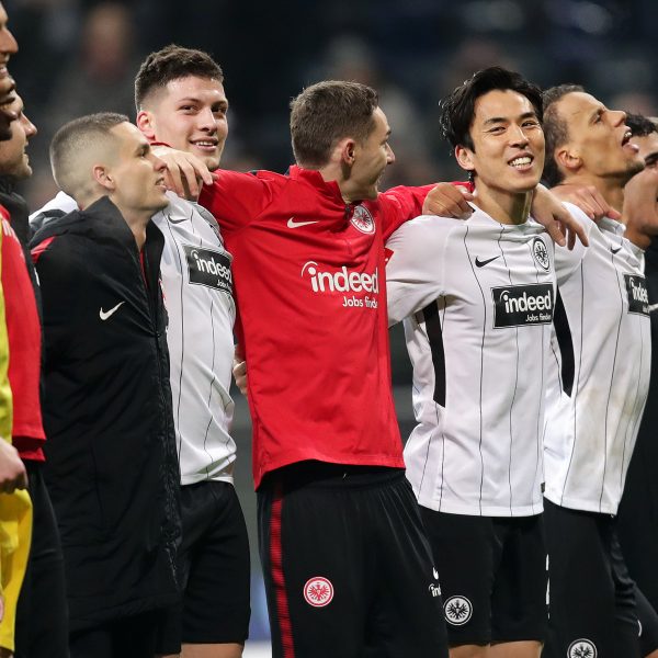  Die Spieler hatten nach dem 2:0 Heimerfolg gegen Borussia Mönchengladbach allen Grund zum Jubeln: Man grüßt zumindest für einen Tag von Platz 2 der Tabelle.