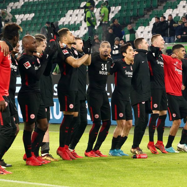  Wieder einmal hat die Eintracht im fremden Stadion etwas zu feiern. Dieses Mal den souveränen 3:1 Auswärtssieg in Wolfsburg. (Foto: imago/Contrast)