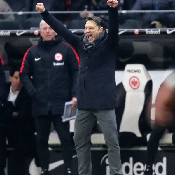  Trainer Niko Kovac jubelt über den Heimsieg und die starke Leistung seines Teams im Montagsspiel.