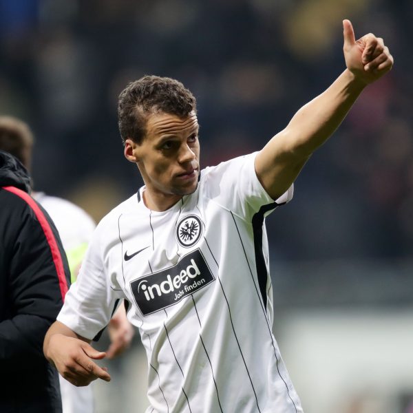  Gegen Hannover soll der Daumen wieder nach oben. Timothy Chandler will gegen die 96er mit seinem Team zurück in die Erfolgsspur.