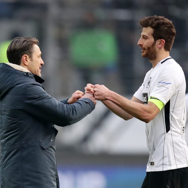  Erleichterung nach dem Abpfiff bei Eintracht-Trainer Niko Kovac und Abwehrchef David Abraham. Diese Punkten könnten im Kampf um Europa noch gold wert sein.