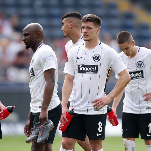  Ratlose Gesichter nach der 0:3-Niederlage im heimischen Waldstadion.