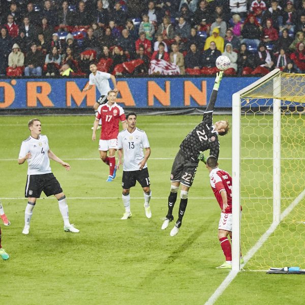  Frederik Rönnow bestritt im Siommer 2017 eines seiner sechs Länderspiele für Dänemark gegen Deutschland. (Bild: imago/ActionPictures)