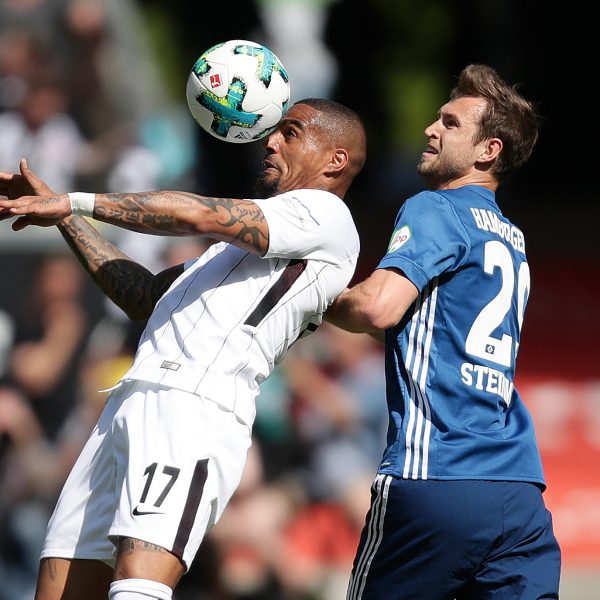  In einem umkämpften Match führt die Eintracht durch den Treffer von Wolf mit 1:0 zur Halbzeit.