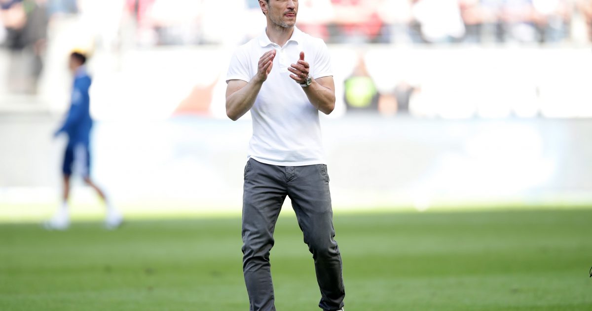  Niko Kovac war nach dem Spiel gegen den HSV, seinem letzten Heimspiel, sichtlich bewegt. Ein letztes Mal verabschiedet er sich von den Heimfans.