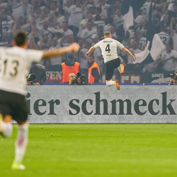  Das Wunder von Berlin ist geschafft! Ante Rebic nach seinem Treffer zum 2:1. (Foto: imago/ActionPictures)