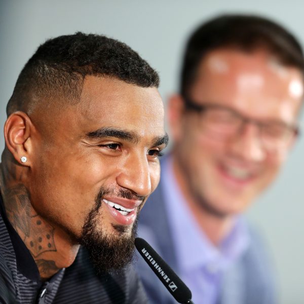  Kevin-Prince Boateng und Sportvorstand Fredi Bobic: Zwei Männer, ein Wort.