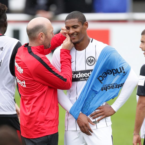  Die obligatorische Blutabnahme gehört bei Eintracht Frankfurt mittlerweile zu einem festen Bestandteil im Verlauf der Saison.