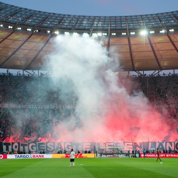  Eintracht Frankfurt musste im vergangenen Jahr 170.000 Euro Strafe zahlen. (Foto: imago/Annegret Hilse)
