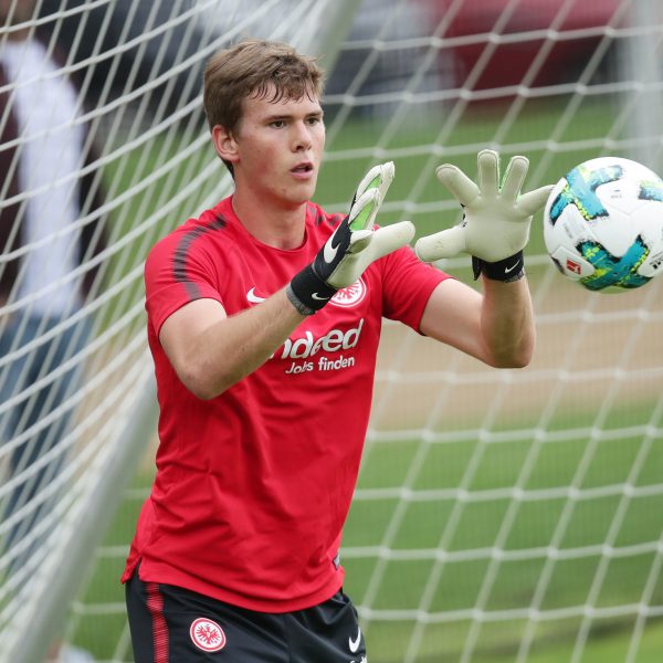  Keeper Tobias Stirl darf sich über einen Profivertrag bei den Adler freuen.