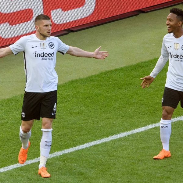  Jubeln sie weiter gemeinsam? Ante Rebic und Jonathan de Guzman. Foto: Imago/Jörg Schüler