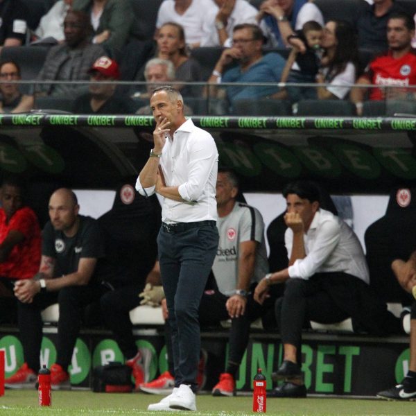  Eintrachts Trainer Adi Hütter war nach der 0:5-Pleite gegen den FC Bayern sichtlich bedient. (Foto: imago/Thomas Frey)