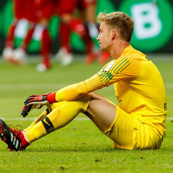  Frederik Rönnow erwischte einen rabenschwarzen Tag im ersten Spiel für die SGE. (Bild: imago/De Fodi)