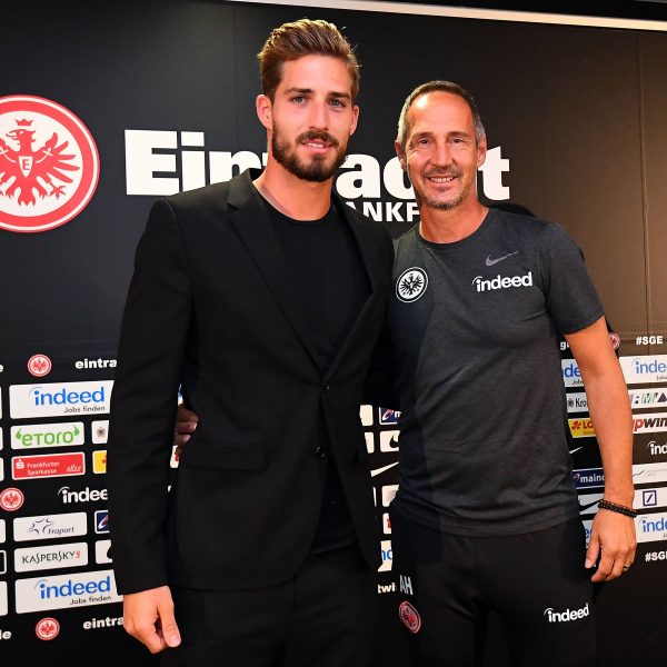  Rückkehrer Kevin Trapp und Trainer Adi Hütter umarmten sich herzlich.