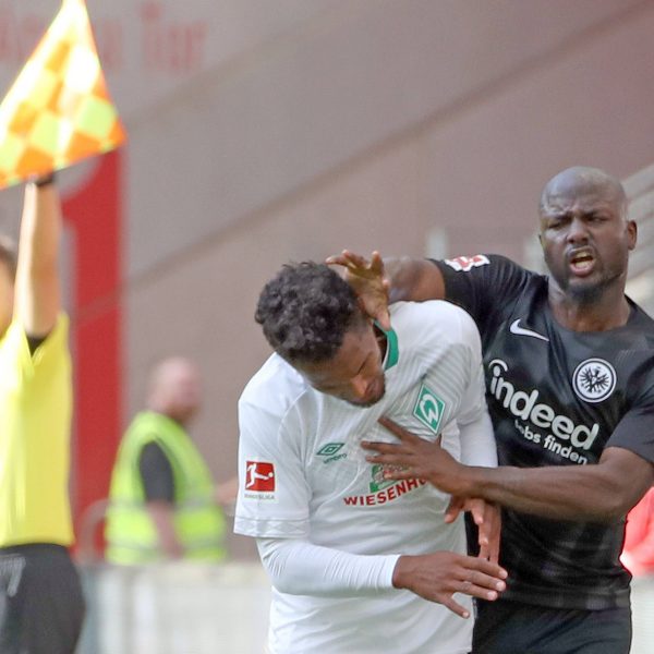  Jetro Willems schwächte sein Team maßgeblich mit seiner Tätlichkeit (Foto: imago/Eibner)