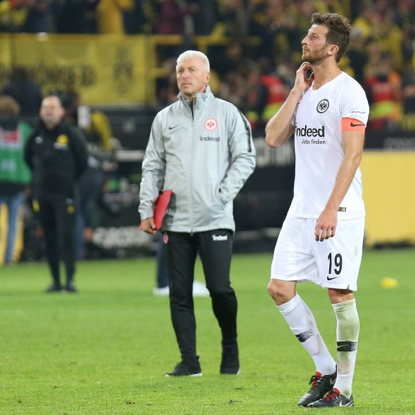  Große Enttäuschung nach dem Spiel bei David Abraham. Lange sah es so aus, als könnte man vielleicht doch einen Punkt aus Dortmund entführen. (Foto: imago/osnapix)