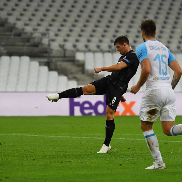  Luka Jovic hämmert zum Siegtreffer ein. Foto: Imago /Huebner
