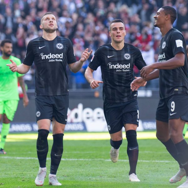  Ante Rebic feierte mit seinem Team bem 4:1-Erfolg über Hannover eine erfolgreiche Rückkehr in die Startelf. (Foto: imago/Jan Hübner)