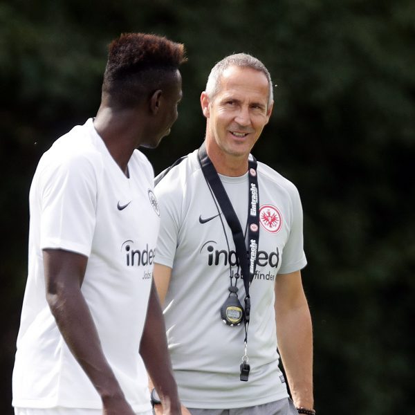  Adi Hütter will mit breiter Brust nach Nürnberg fahren. Kann er auf Außenverteidiger Danny da Costa setzen?