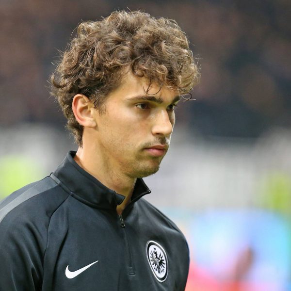  Lucas Torró hat sich bei den Fans der Eintracht bedankt. Foto: Imago/Osnapix