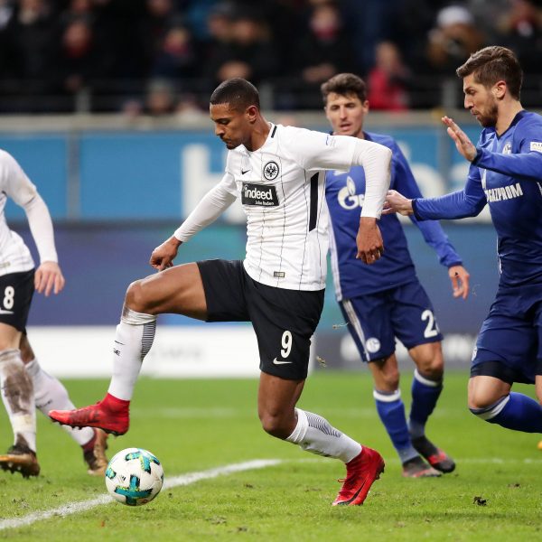  Mit einem Sieg gegen Schalke könnte die Eintracht heute am FC Bayern vorbeiziehen.