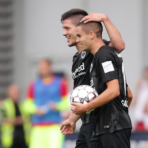  Luka Jovic und Mijat Gacinovic im Einsatz für Serbien. Filip Kostic komplettiert das Trio in der Nations-League