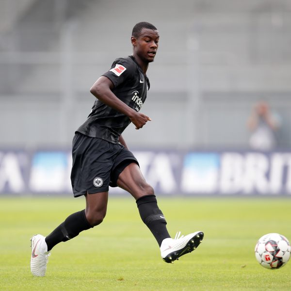  Mit gerade einmal 19 Jahren lief Evan N`Dicka in dieser Saison schon 26 Mal auf, fünfmal davon in der Europa League.
